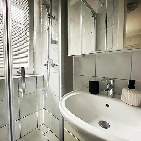 Daire Manca's With Free Parking