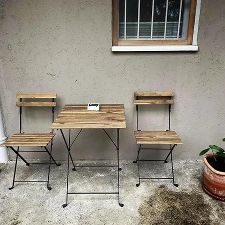 Manca's With Free Parking Daire