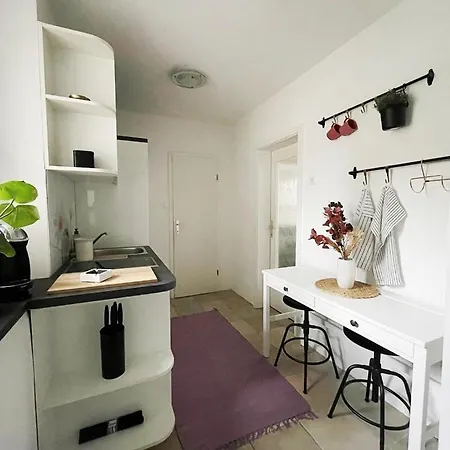 Manca's With Free Parking